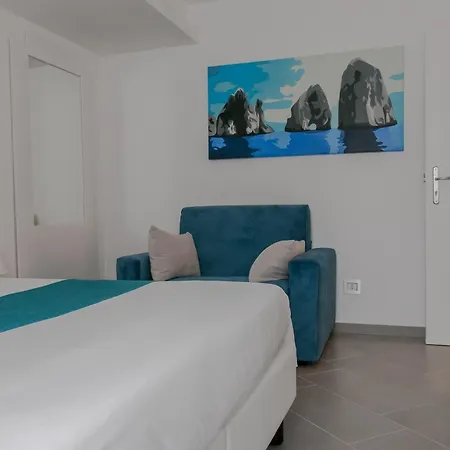 タッソ スイーツ ホテル 3*